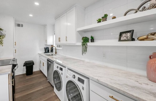 Royal Bryan Apartment | Marilyn: 1st Floor 2 Bdrm, Walk to A&M, King Beds