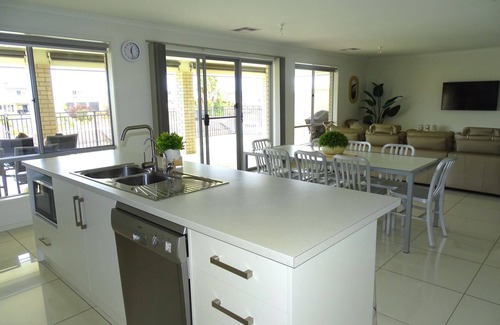 Wallaroo Hotel | Marina Belle, Wallaroo