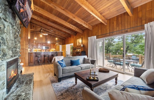 Osage Beach House | Marina House - Lakeside retreat with boat slip & ramp