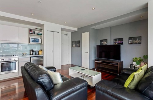 Auckland Central Business District Apartment | Marina Luxe Retreat | Carpark-Pool-Spa-Gym-Sauna