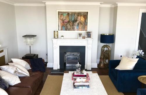 Ramsgate House | Marina Retreat - Stunning 4 bedroom, 3 bathroom house with harbour views!