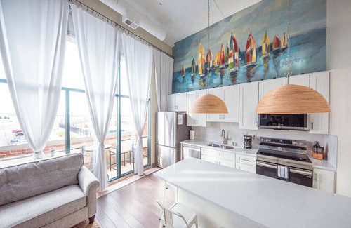 Sandusky Condo | Marina Sunsets Overlooking Chesapeake's Pool