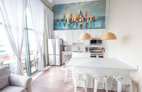 Sandusky Condo | Marina Sunsets Overlooking Chesapeake's Pool