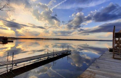Ray House | Marina View 1 Bedroom Sunset Cabin