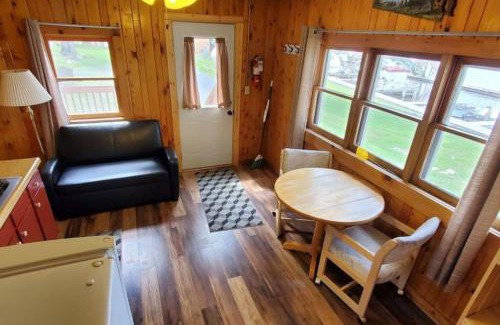Ray House | Marina View 1 Bedroom Sunset Cabin