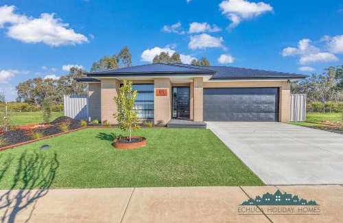 Moama House | Marina Views