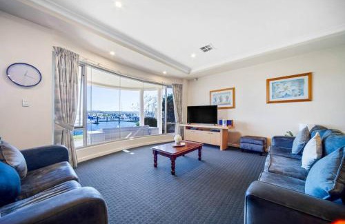 Port Lincoln Apartment | Marina Waterfront Townhouse on Monterey Drive