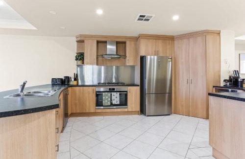 Port Lincoln Apartment | Marina Waterfront Townhouse on Monterey Drive