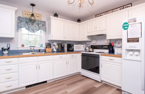 Town of Varick Cottage | Mariner's Cove - A Spectacular Seneca Lakefront Retreat for Wine Lovers!