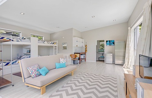 Parekura Bay House | Mariner's Lookout-Parekura Bay 3 bedroom house with separate sleepout