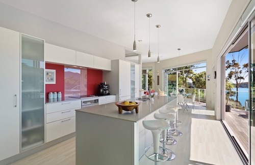 Parekura Bay House | Mariner's Lookout-Parekura Bay 3 bedroom house with separate sleepout