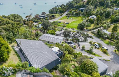 Parekura Bay House | Mariner's Lookout - Parekura Bay