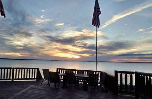 Drummond House | Mariner's Passage-Freighter Views & Best Sunsets