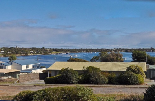 Lake Wangary House | Mariner's View - Sweeping Views of the Bay from the Expansive Deck