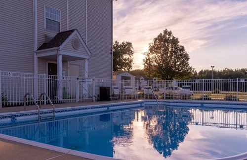 Carlyle Lake Hotel | Mariner's Village Resort