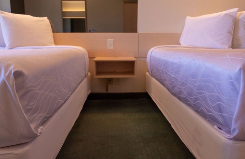Carlyle Lake Hotel | Mariner's Village Resort