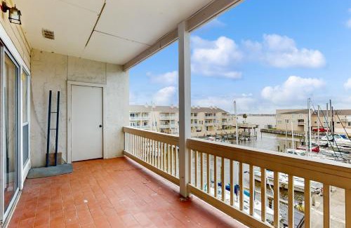 El Lago Apartment | Mariner Village 307