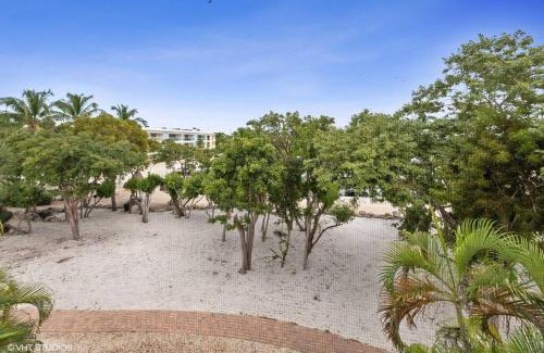 Rock Harbor House | Mariners 210 Great Location with Marina Views