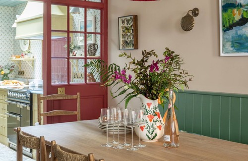 Salcombe Cottage | Mariners Cottage - a house that sleeps 8 guests in 4 bedrooms