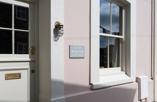 Salcombe Cottage | Mariners Cottage - a house that sleeps 8 guests in 4 bedrooms