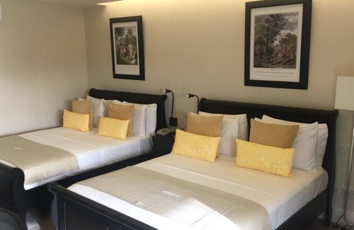 Villa Hotel | Mariners Hotel