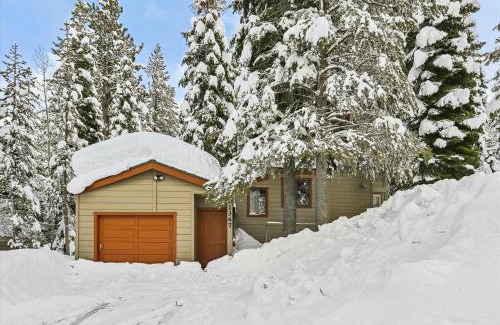 Alpine Meadows House | Mariposa Heights at Alpine - Ski Shuttle to Slopes- Fireplace- Forest Views