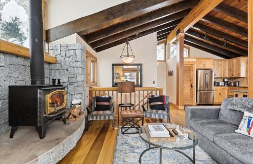 Alpine Meadows House | Mariposa Heights at Alpine - Ski Shuttle to Slopes- Fireplace- Forest Views