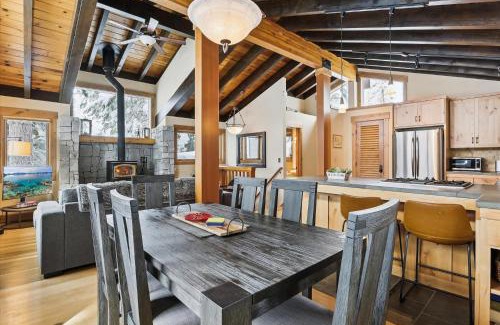 Alpine Meadows House | Mariposa Heights at Alpine - Ski Shuttle to Slopes- Fireplace- Forest Views
