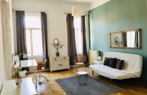 Nepszinhaz negyed House | Mark's Home