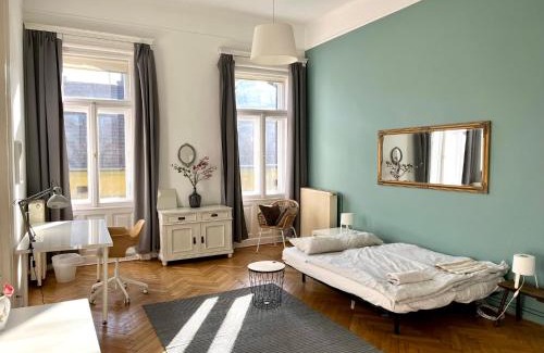 Nepszinhaz negyed House | Mark's Home