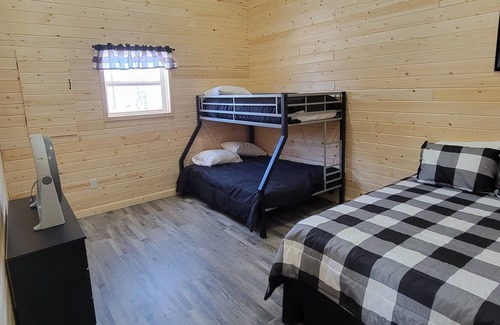 Monroe City Cabin | Mark Twain Lake cabin