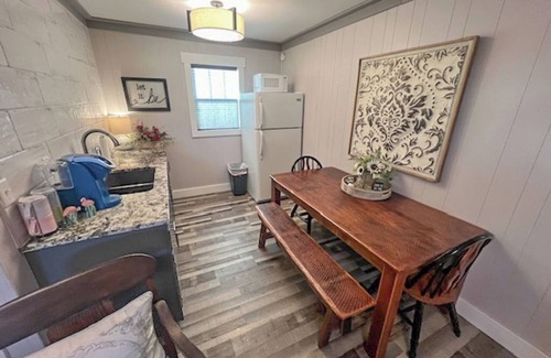 Santa Fe Apartment | MARK TWAIN LAKE STUDIO CABIN & OUTDOOR HANGOUT