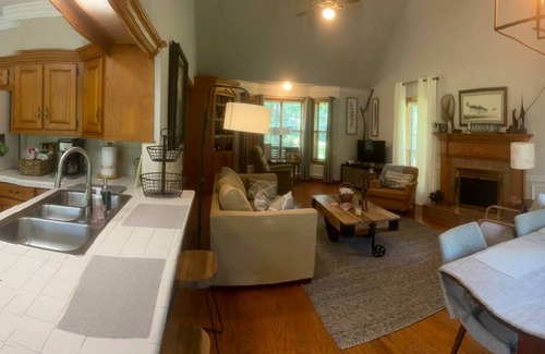 Tylertown House | Markham Place: Private Farm Fun!