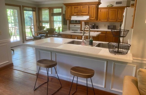 Tylertown House | Markham Place: Private Farm Fun!