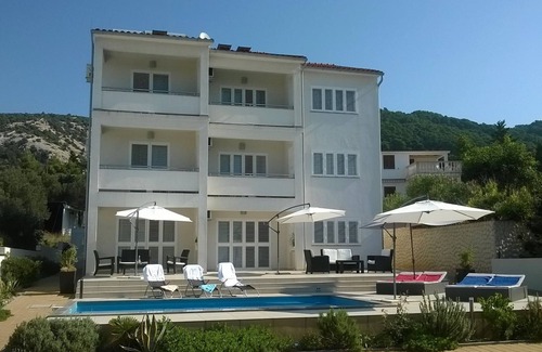 Banjol Apartment | Markle - Swimming Pool and Sunbeds - A4