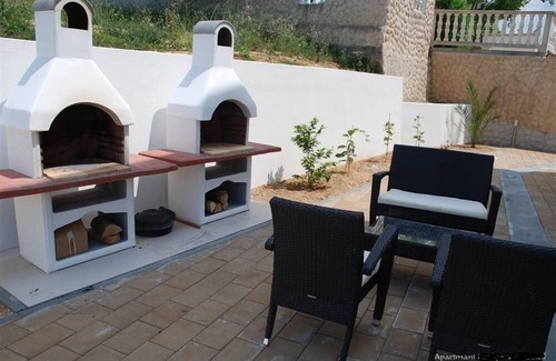 Banjol Apartment | Markle - Swimming Pool and Sunbeds - A4