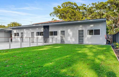 Brisbane Waterfront Hotel | Marley's Place - Motel Russell Island