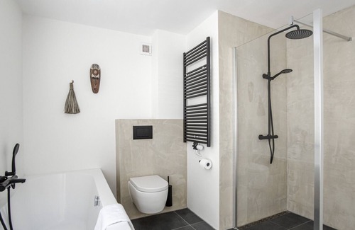 Zandvoort Apartment | Marley’s Beachhouse - Luxury Guest Room with balcony