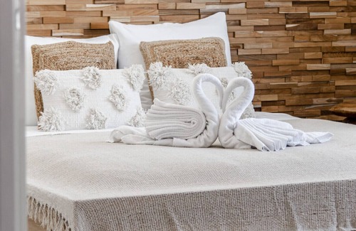 Zandvoort Apartment | Marley’s Beachhouse - Luxury Guest Room with balcony
