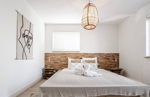 Zandvoort Apartment | Marley’s Beachhouse - Luxury Guest Room with balcony