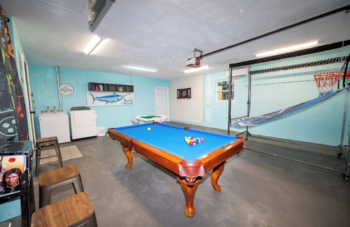 Hampton Homes House | Marlin on Merritt Pool House featuring Private Game Room, Mini Golf & Fire Pit!