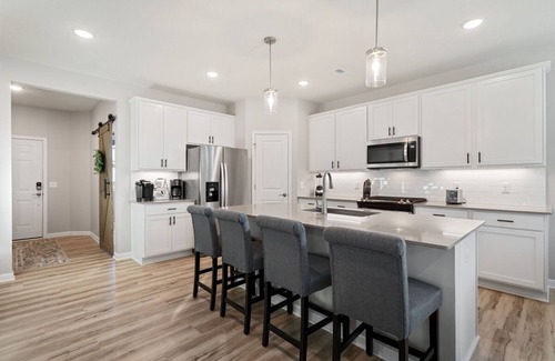 Blaine House | MARMON RETREAT w/private hot tub & theater