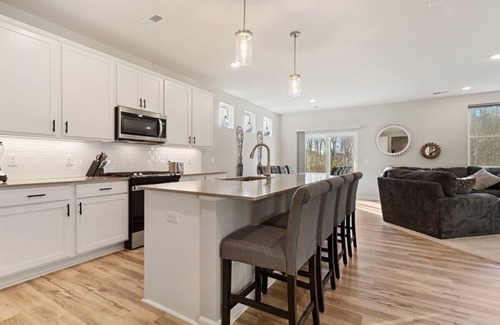 Blaine House | MARMON RETREAT w/private hot tub & theater