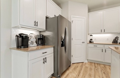 Blaine House | MARMON RETREAT w/private hot tub & theater