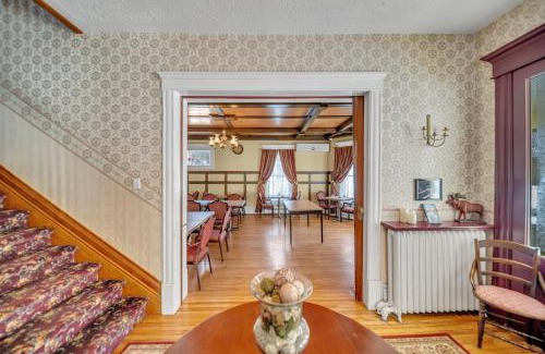 Marmora Bed & Breakfast | Marmora and Lake Inn Honeymoon Suite