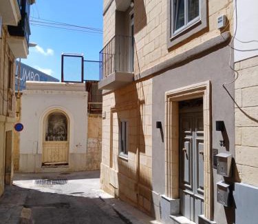 Cospicua Apartment | Maron 32