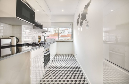 Santo Antonio Apartment | Marquês de Pombal Metropolitan Flat