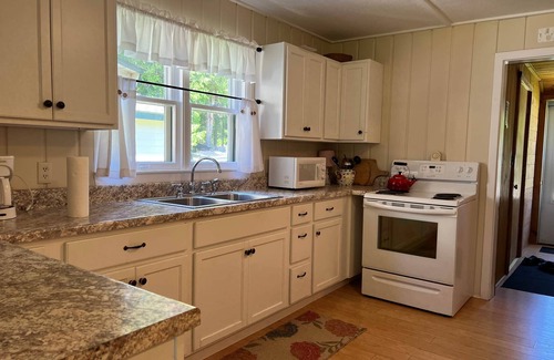 Cedarville Cabin | Marquette Cottage - Les Cheneaux Landing