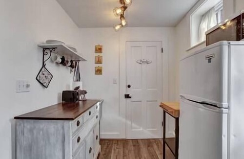 Weston Apartment | Marr Manor - Studio B&B downtown