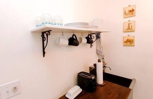 Weston Apartment | Marr Manor - Studio B&B downtown
